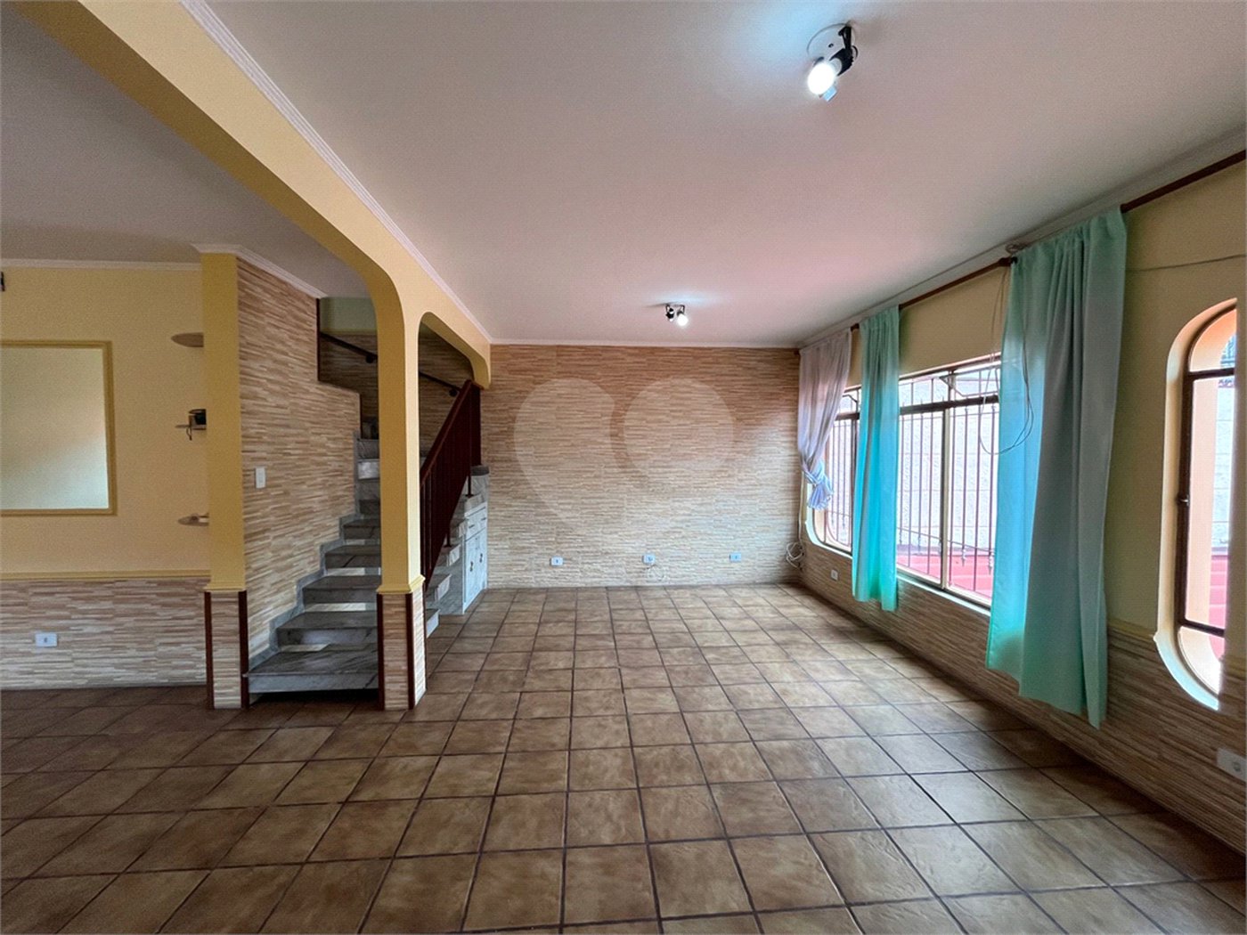 Sobrado à venda com 4 quartos, sendo 2 suítes, em Tremembé, São Paulo, SP