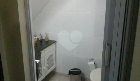 Casa de Vila à venda com 4 quartos, sendo 1 suíte,  em Vila Nivi, São Paulo, SP