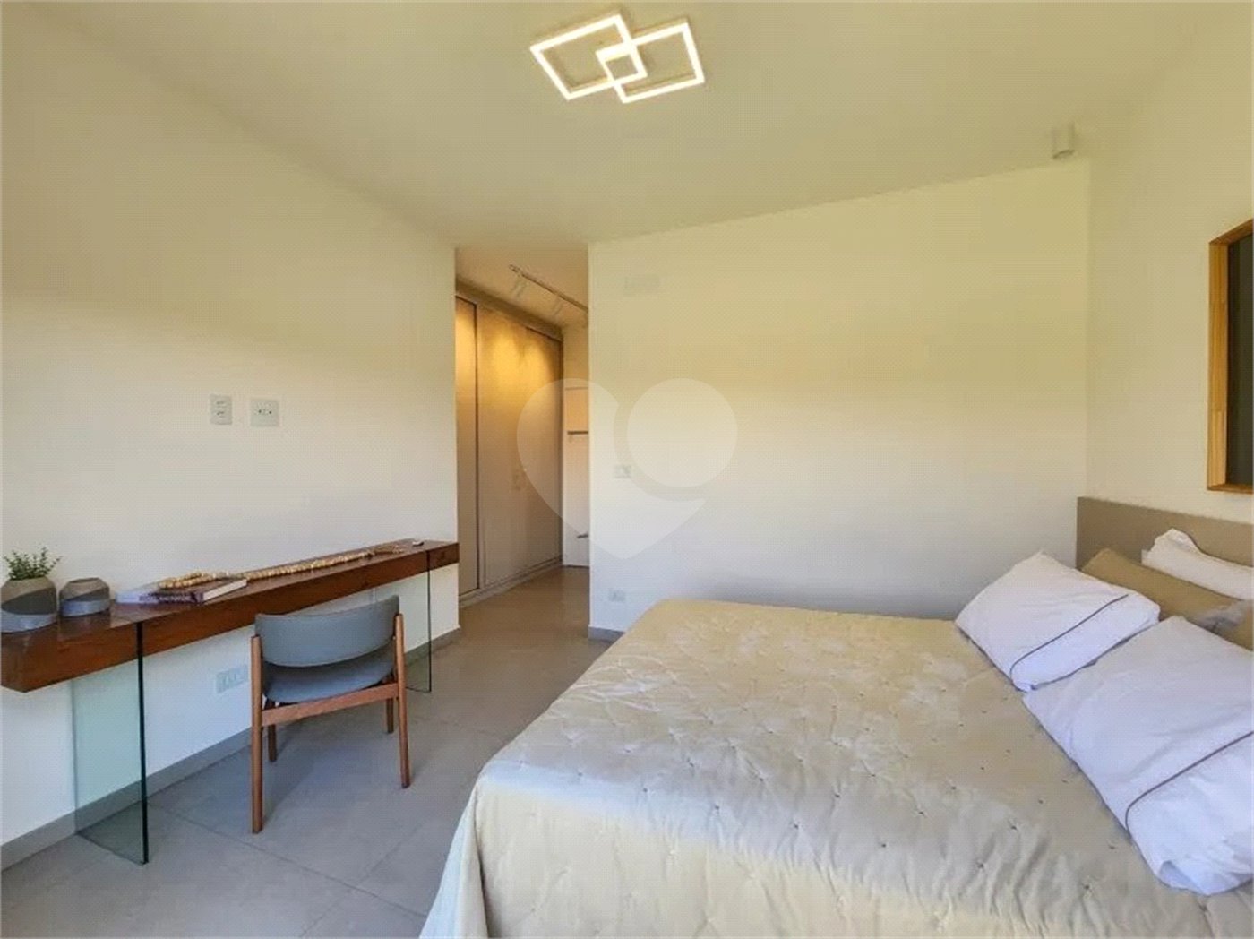 Casa à venda com 3 quartos, sendo 1 suíte, no condomínio Consoli Residencial, Atibaia - SP