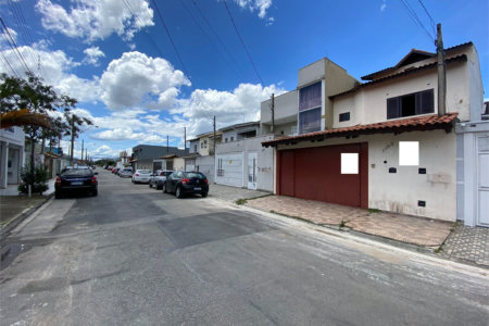 Sobrado à venda com 5 suítes em Jardim dos Ipês, Suzano, SP