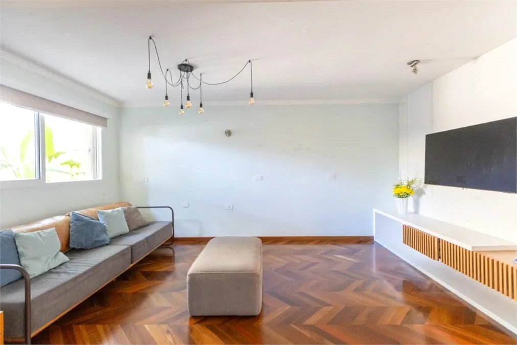 Sobrado à venda com 3 quartos, sendo 2 suítes, em Jardim Leonor, São Paulo, SP
