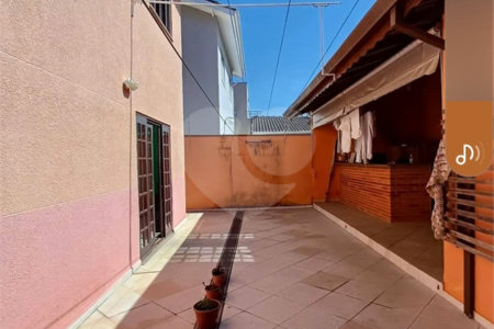 Casa à venda com 4 quartos, sendo 2 suítes,  em Vila Oliveira, Mogi das Cruzes, SP