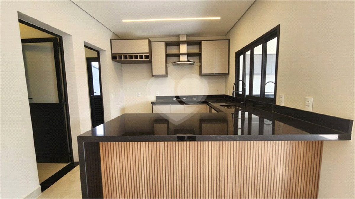 Casa à venda com 3 suítes no condomínio Vita Verdi, Valinhos - SP