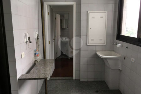 Apartamento à venda com 4 quartos, sendo 2 suítes,  em Vila Andrade, São Paulo, SP