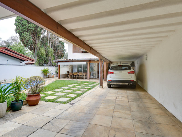 Sobrado à venda com 4 quartos, sendo 1 suíte,  em Granja Julieta, São Paulo, SP