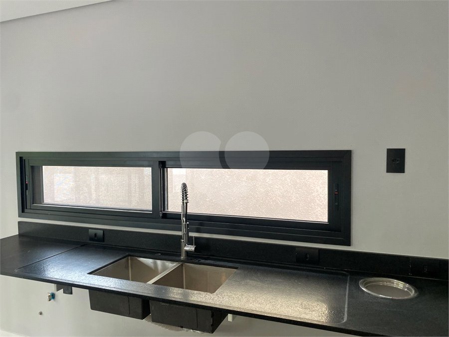 Casa à venda com 4 quartos, sendo 3 suítes, no condomínio Recanto dos Paturis, Vinhedo - SP
