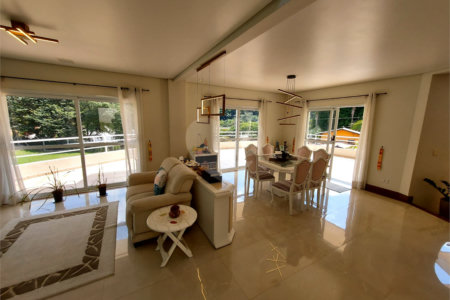 Casa à venda com 5 suítes no condomínio Vila Hípica I, Vinhedo - SP