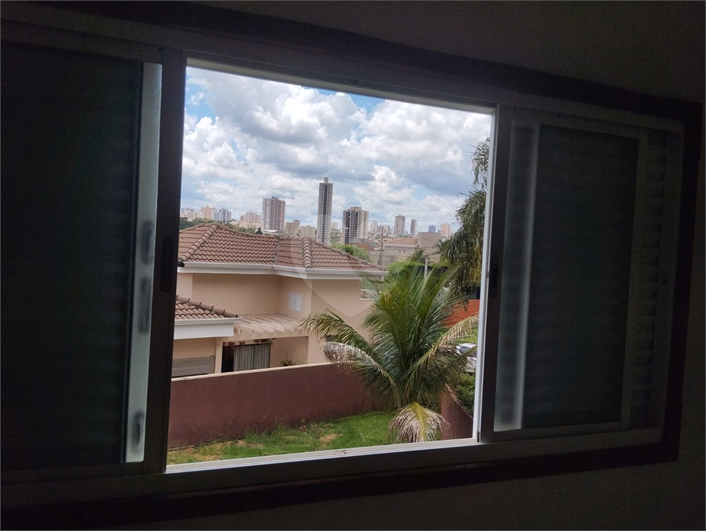 Sobrado à venda com 4 quartos, sendo 3 suítes, em Altos do Jaraguá, Araraquara, SP