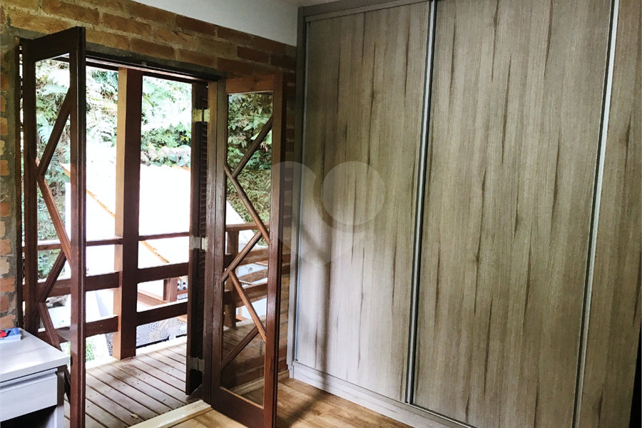 Casa à venda ou para alugar com 3 quartos, sendo 1 suíte, no condomínio Parque Suiça, Caieiras - SP