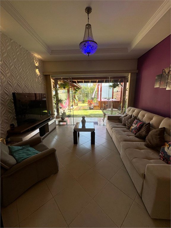 Casa à venda com 3 quartos, sendo 1 suíte, no condomínio Residencial Grape Village, Vinhedo - SP