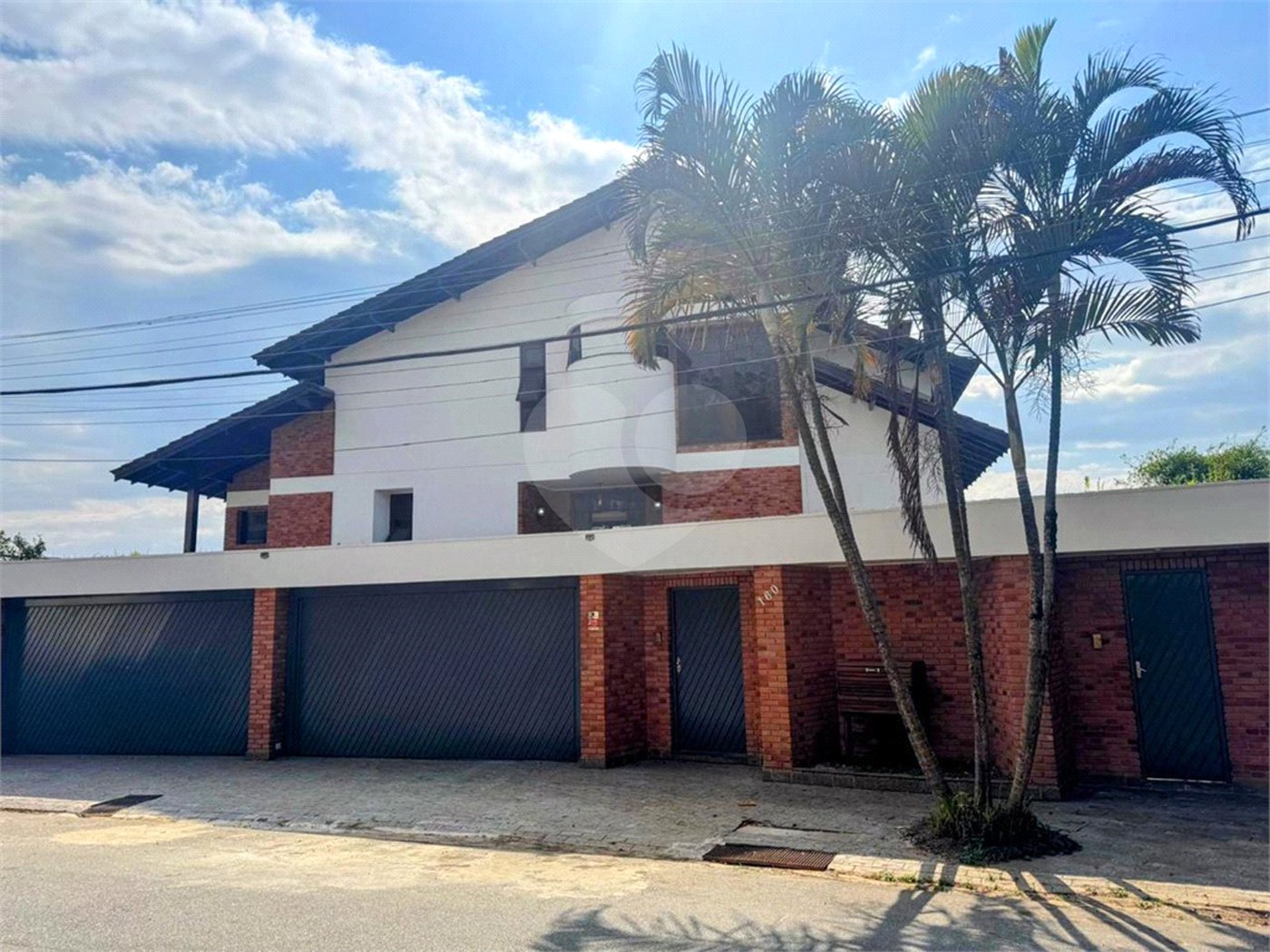 Sobrado à venda ou para alugar com 4 quartos, sendo 3 suítes, em Serra da Cantareira, Mairiporã, SP
