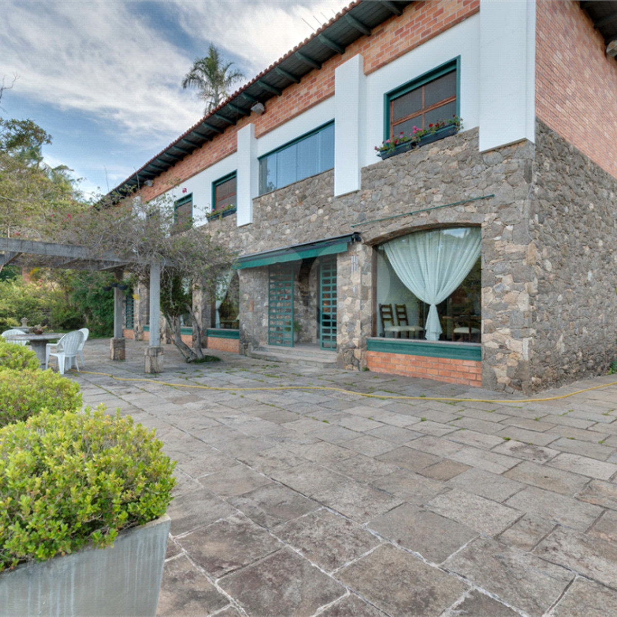 Casa à venda com 4 quartos, sendo 1 suíte, em Guarapiranga, São Paulo, SP
