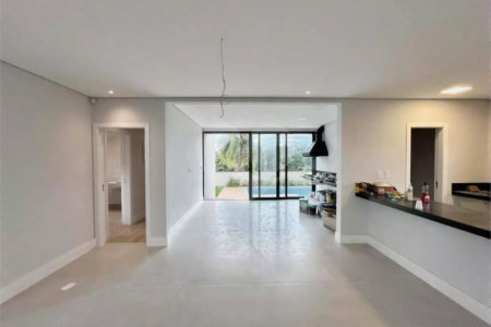Casa à venda com 3 suítes no condomínio Ninho Verde II, Pardinho - SP