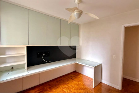 Apartamento à venda com 3 quartos, sendo 1 suíte,  em Moema, São Paulo, SP