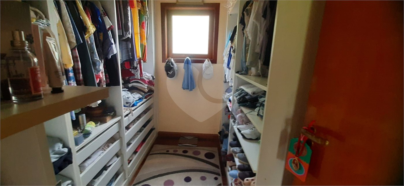 Casa à venda com 5 quartos, sendo 4 suítes, no condomínio Alpes da Cantareira, Mairiporã - SP