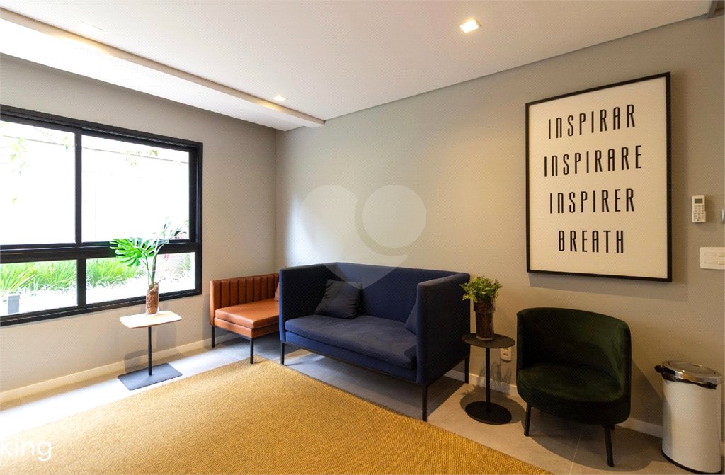 Apartamento a venda com 1 dormitório, sala com varanda e próximo ao metrô Vila Madalena.