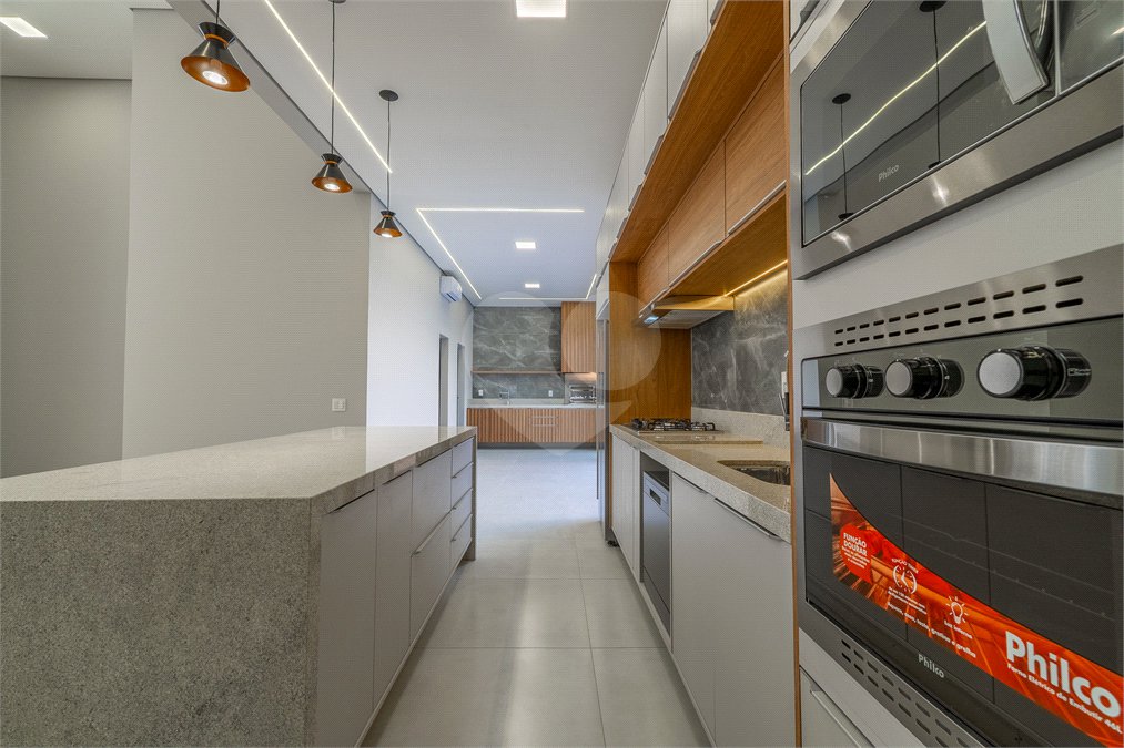 Indaiatuba - SP - Condominio Dona Lucilla - Valor R$2.295.000,00 - 3 suítes + escritório + lavabo - Terreno: 300m2 - Construção: 188m2 - Diferenciais - Móveis planejados no escritório, sala de TV, lavabo, cozinha, área gourmet, lavanderia, banheiros e closet - Ar condicionado em todos os ambie