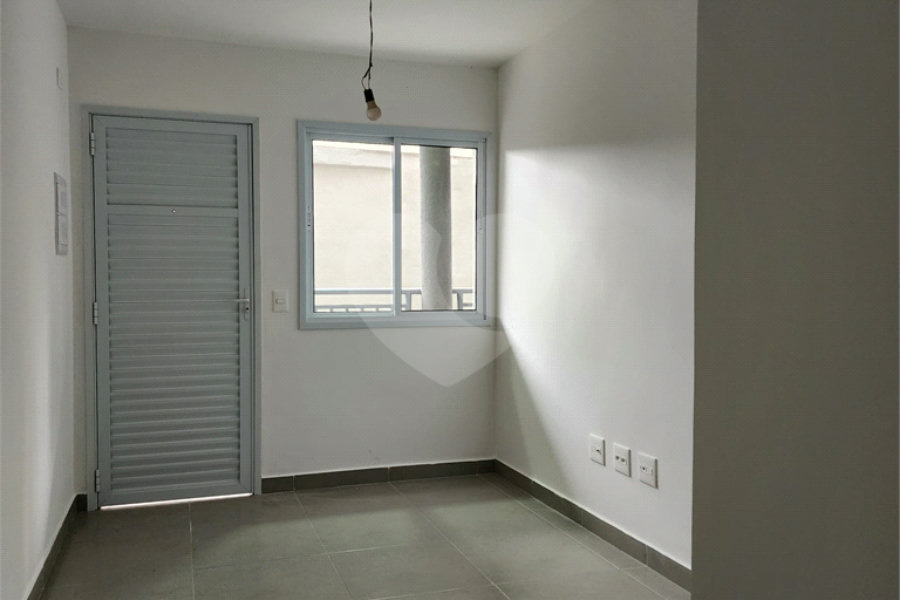 Casa à venda com 2 quartos, sendo 1 suíte, no condomínio Residencial Sanches, São Paulo - SP