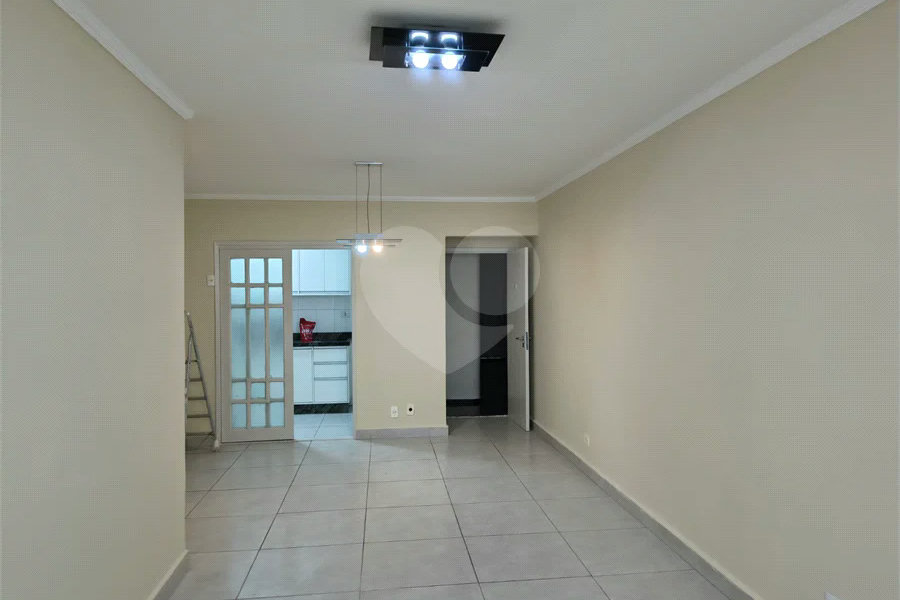 Apartamento com 2 Dormitórios , amplo com 77 metros e com vaga de garagem fixa