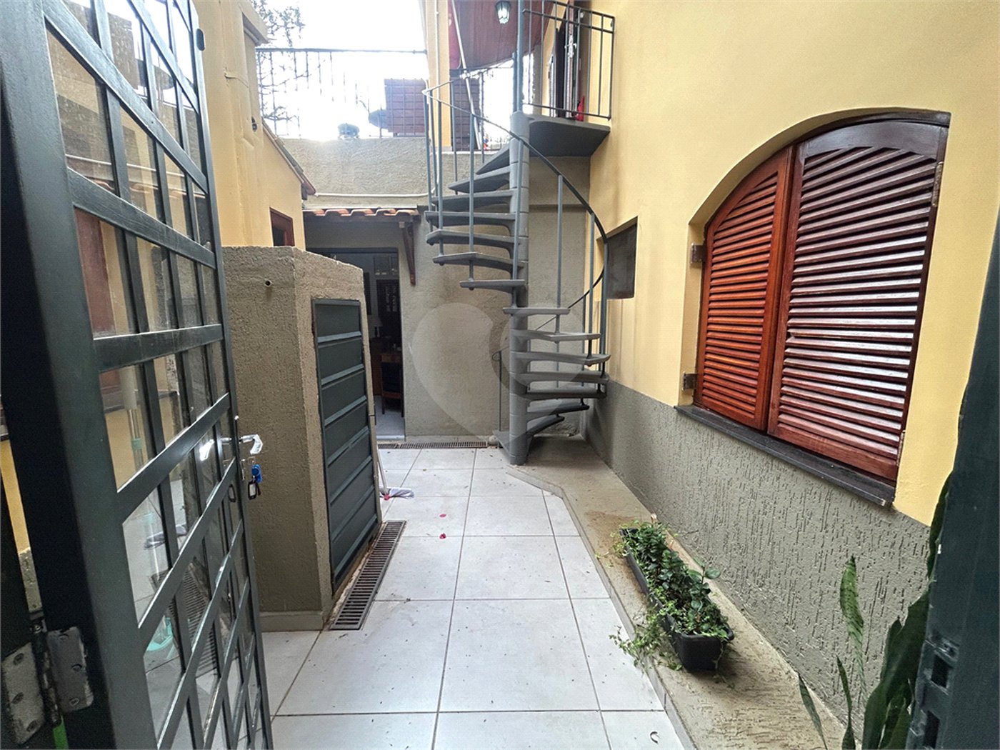 Casa de Vila à venda com 5 quartos, sendo 3 suítes,  em Jardim Hípico, São Paulo, SP