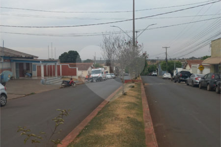 Casa à venda com 3 quartos no Centro, Inocência, MS