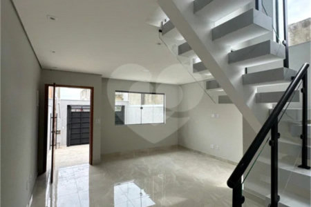 Sobrado à venda com 3 quartos, sendo 1 suíte,  em Jardim Cambuci, Mogi das Cruzes, SP