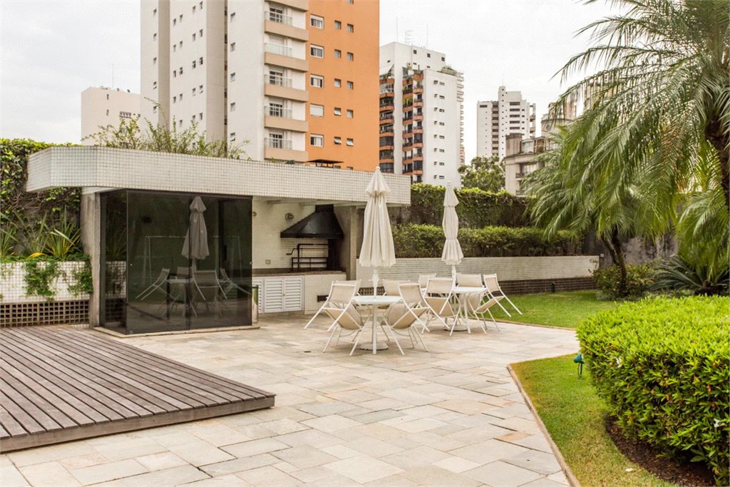Apartamento à venda com 4 suítes em Real Parque, São Paulo, SP