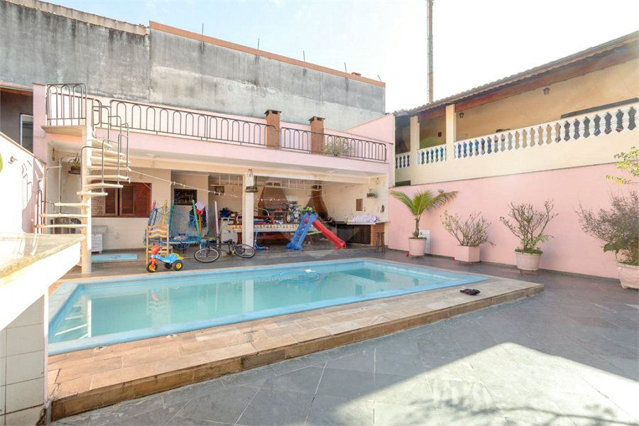 Sobrado à venda com 3 quartos, sendo 1 suíte, em Itaquera, São Paulo, SP