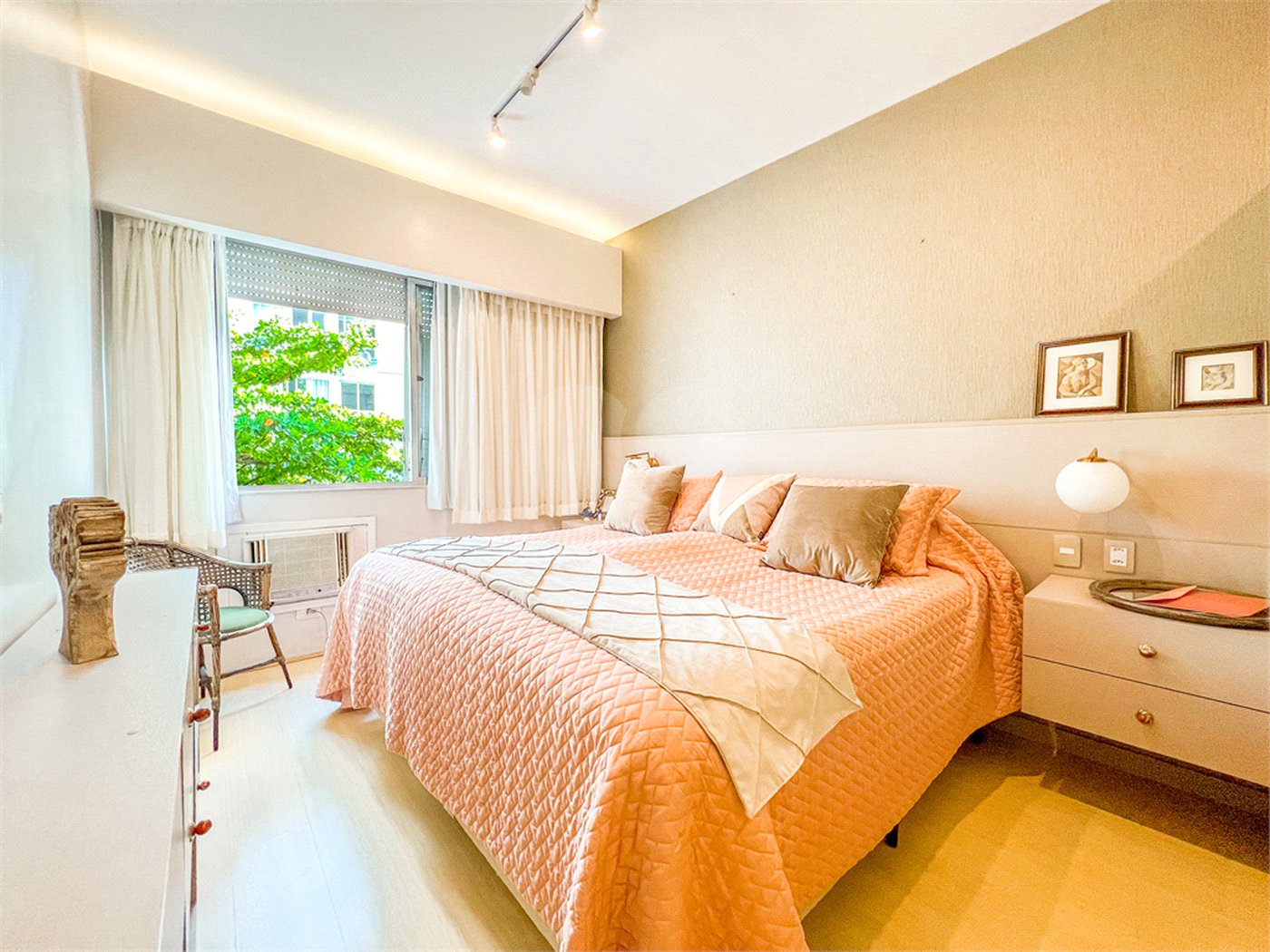 Apartamento à venda com 4 quartos, sendo 1 suíte, em Copacabana, Rio de Janeiro, RJ