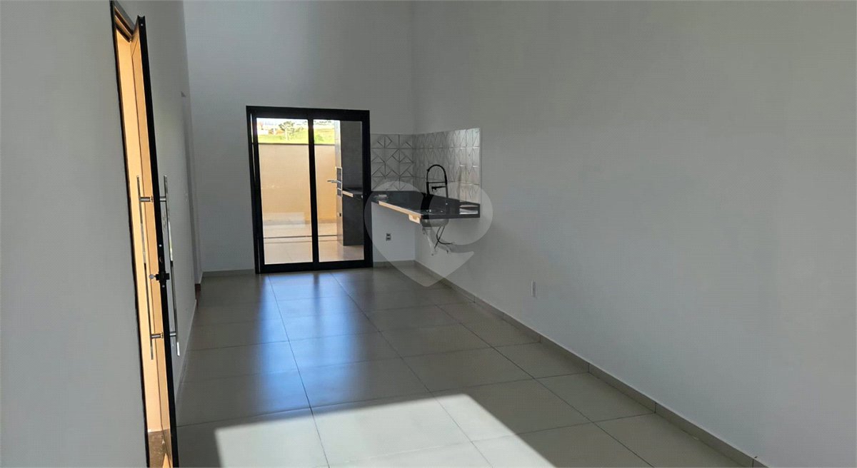 Casa à venda com 2 quartos, sendo 1 suíte, no condomínio Tivolli, Itapetininga - SP