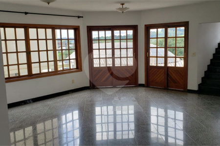 Casa à venda com 4 suítes no condomínio Real Park, Mogi das Cruzes - SP
