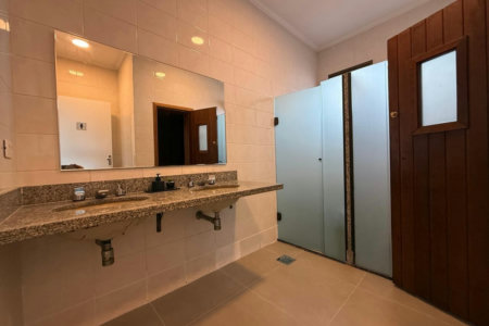 Apartamento Alto Padrão Frente Mar com 4 Dormitórios, 3 Suítes e 3 Vagas na Orla de Santos