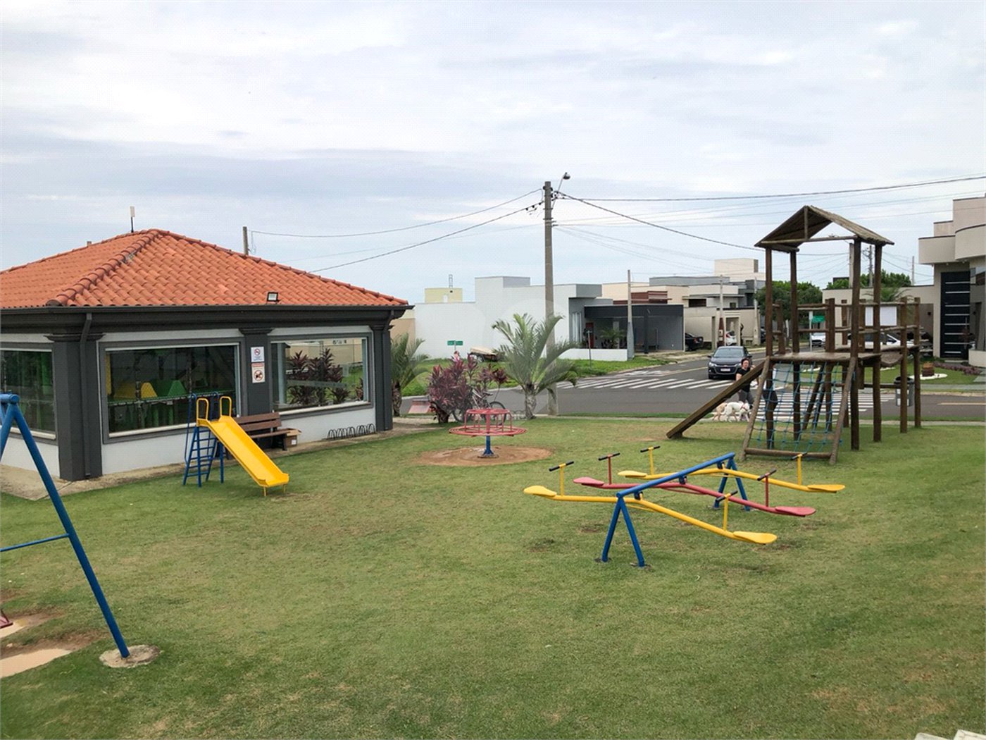 Casa à venda com 3 quartos, sendo 1 suíte, no condomínio Vila Ytu, Indaiatuba - SP