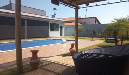 Casa à venda com 3 quartos, sendo 1 suíte, no condomínio Village da Serra, Araçoiaba da Serra - SP