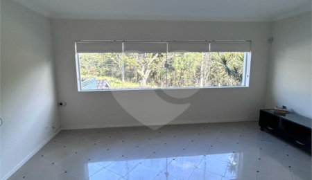 Sobrado à venda com 4 quartos, sendo 2 suítes,  em Tremembé, São Paulo, SP