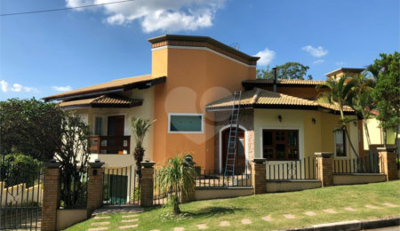 Casa à venda com 4 quartos, sendo 2 suítes, no condomínio Flamboyant, Atibaia - SP