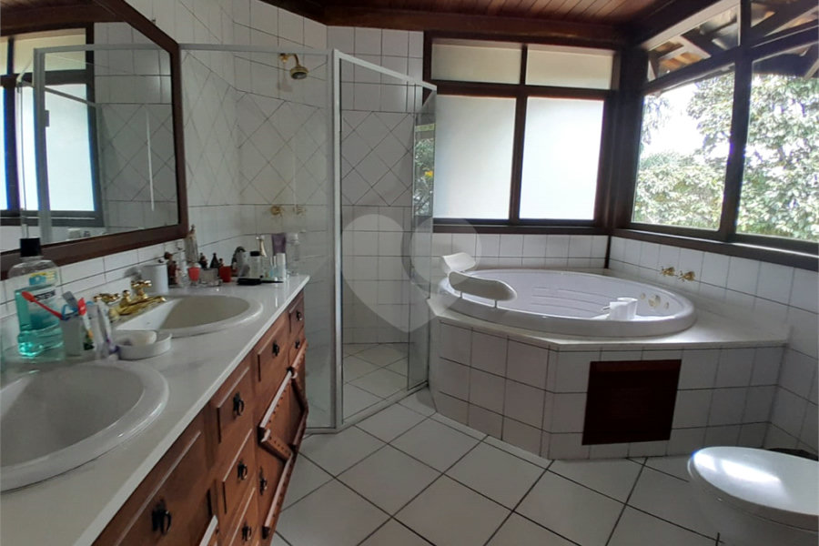 Casa à venda com 4 quartos, sendo 2 suítes, no condomínio Cantareira, Mairiporã - SP