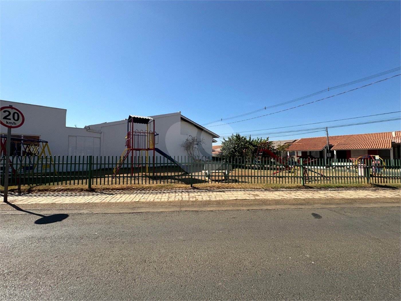 Casa à venda com 3 quartos, sendo 1 suíte, no condomínio Terra Nova, Várzea Grande - MT