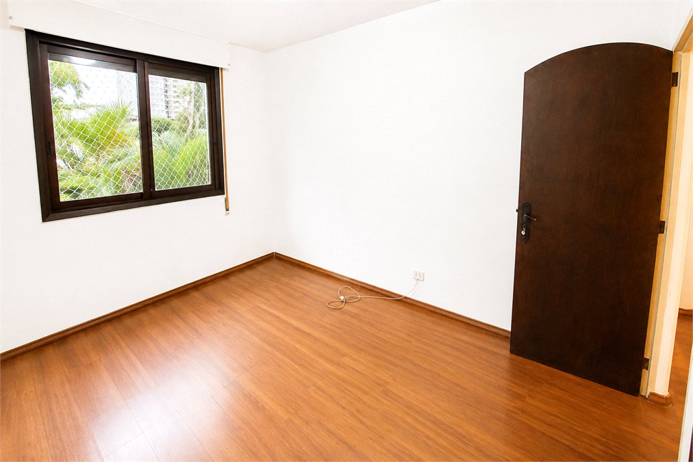 Apartamento à venda ou para alugar com 3 quartos, sendo 1 suíte,  em Granja Julieta, São Paulo, SP
