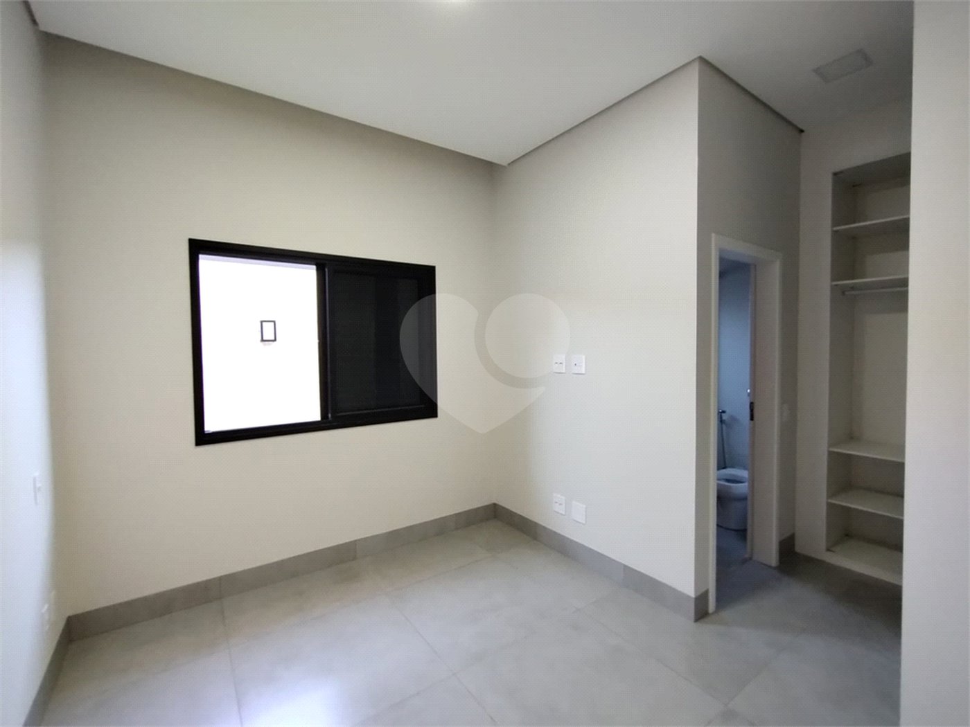 Casa à venda com 3 suítes no condomínio Residencial Golden Ville, Itapetininga - SP