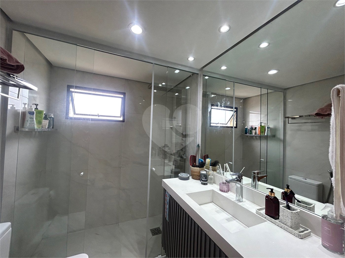 Apartamento à venda com 3 quartos, sendo 2 suítes, em Alto da Boa Vista, São Paulo, SP