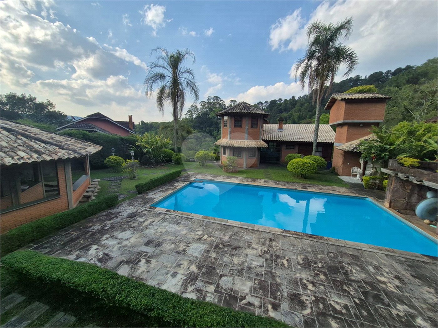 Casa à venda com 3 quartos, sendo 1 suíte, no condomínio Alpes da Cantareira, Mairiporã - SP