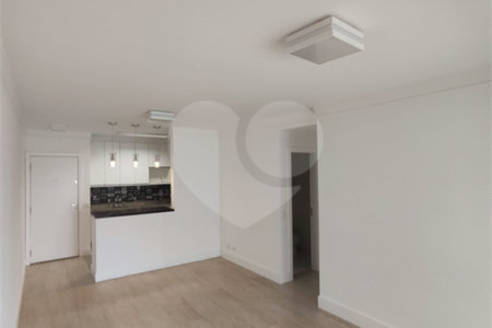 Apartamento à venda ou para alugar com 3 quartos, sendo 1 suíte,  em Parque Reboucas, São Paulo, SP