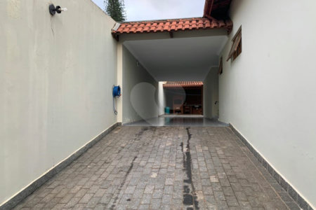 Casa Térrea à venda com 3 suítes em Jardim Petrópolis, São Paulo, SP