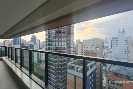 Apartamento à venda com 3 suítes em Moema, São Paulo, SP