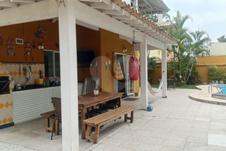 Casa à venda com 4 quartos, sendo 2 suítes, no condomínio Canamari, São Paulo - SP