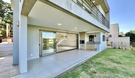 Casa à venda com 3 suítes no condomínio Aldeia da Fazendinha, Carapicuíba - SP