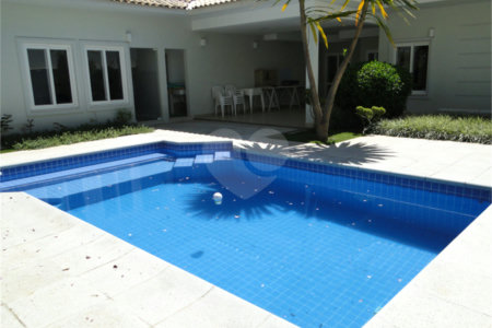 Casa à venda com 3 quartos, sendo 1 suíte, no condomínio Associação Amigos da Malota, Jundiaí - SP