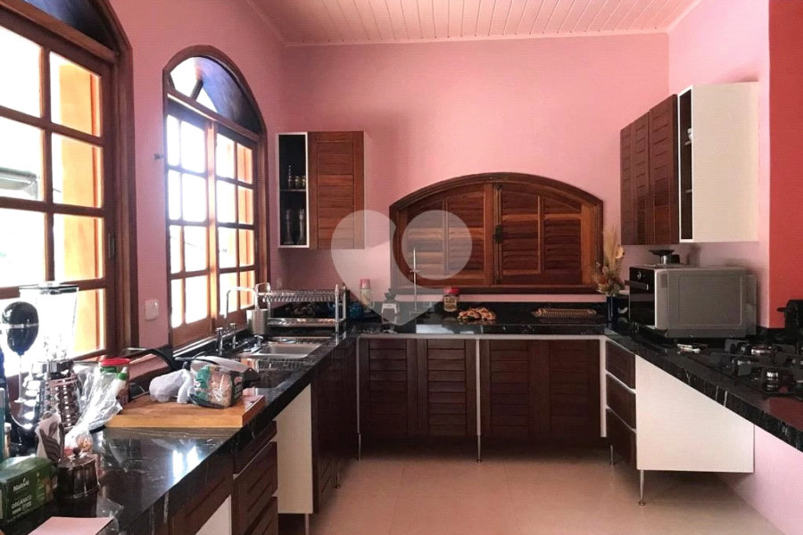 Casa à venda com 5 quartos, sendo 3 suítes, no condomínio Alpes da Cantareira, Mairiporã - SP