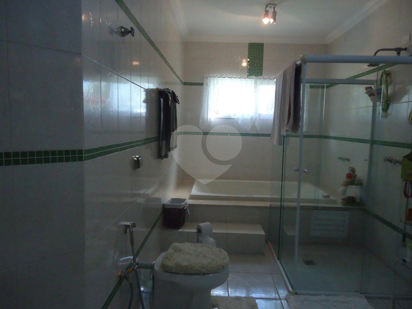 Casa à venda com 6 quartos, sendo 4 suítes,  no condomínio Monte Belo, Salto - SP